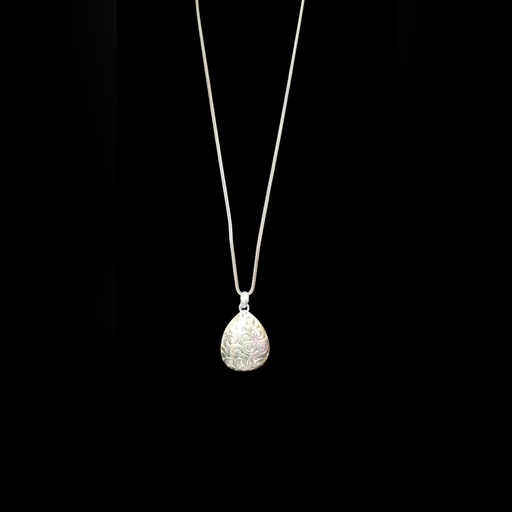 Elegant Vintage Brighton Silver Pendant Necklace
